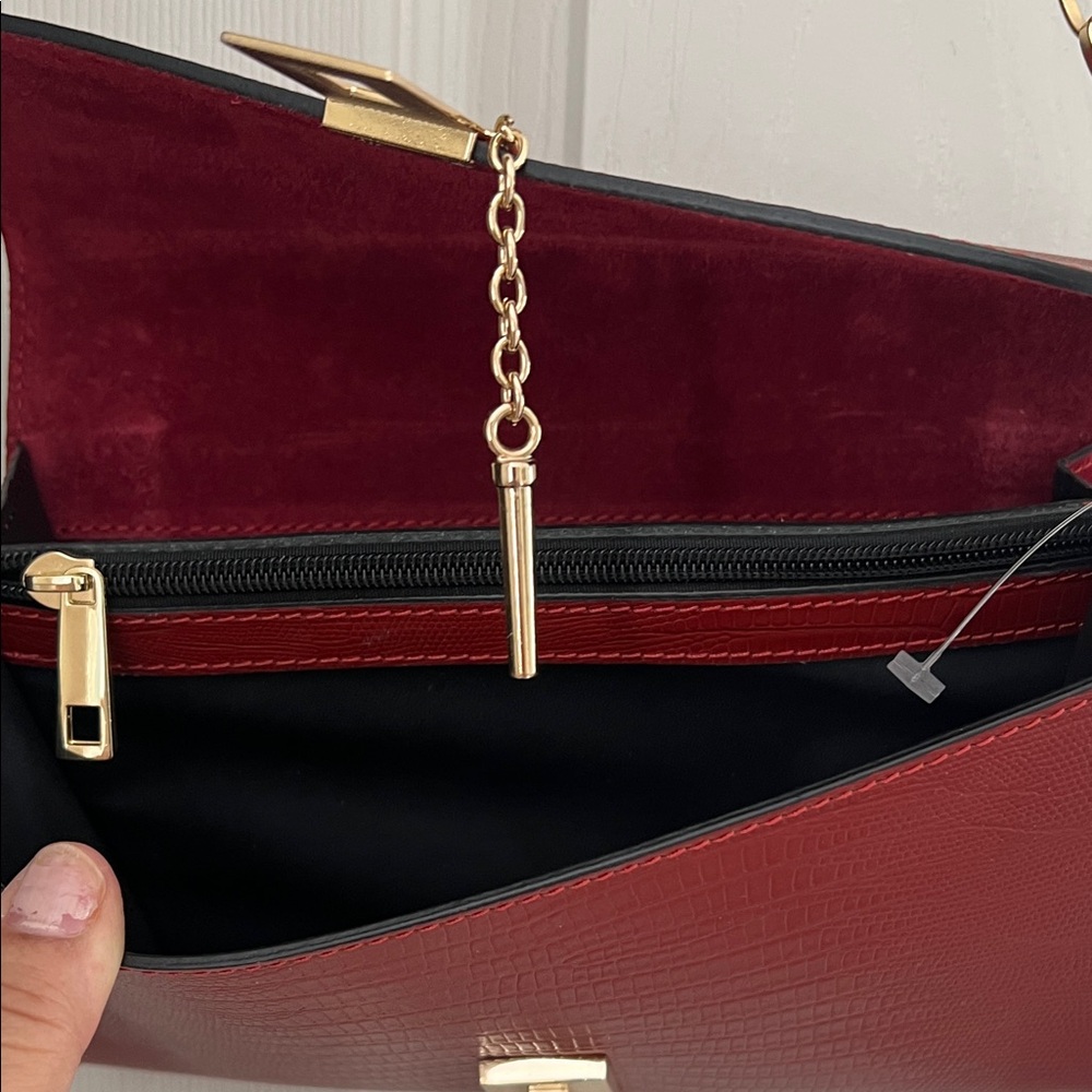 Viola Castellani Red Croc-Embossed Chain Shoulder Clutch - Picture 3 of 4